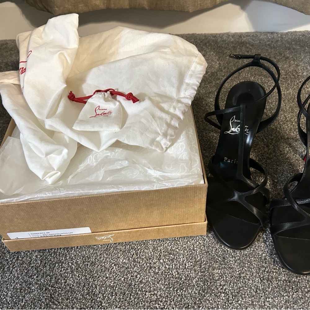 Christian Louboutin t-strap Heels black 39